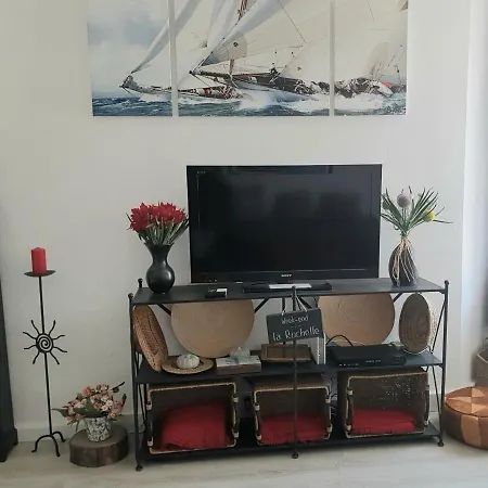 Maison Sur Le Quai * 拉罗歇尔